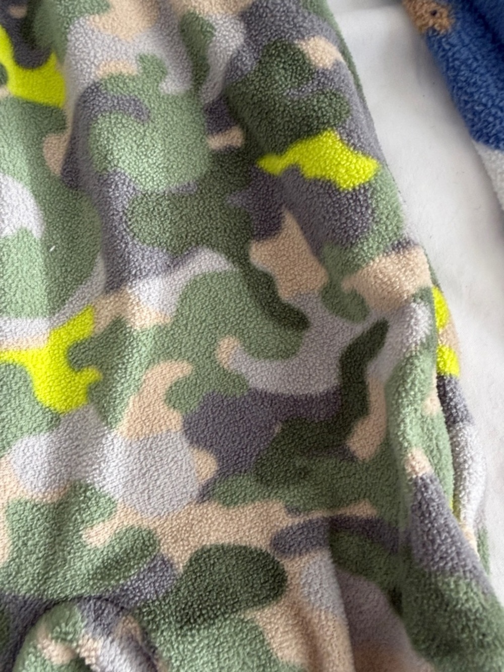 One-Piece Fleece Footed Pajamas- Green Camo size 12-18months - Picture 4 of 6